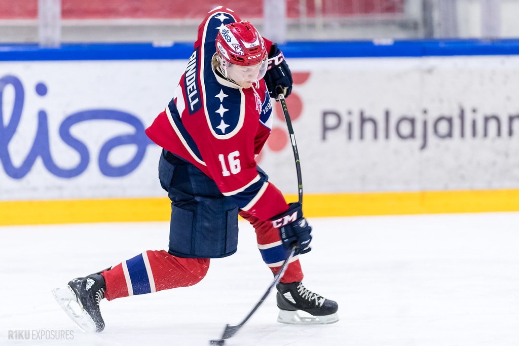 How Hockey Sticks Flex and Why They Break